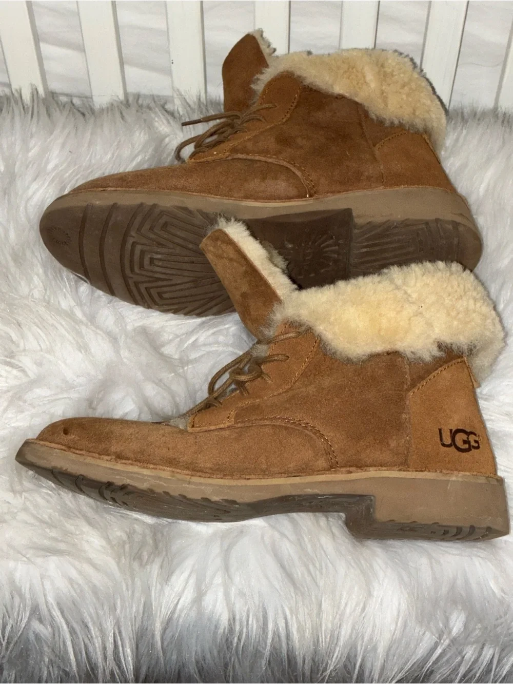 UGG Women’s Quincy Leather And Sheepskin Lace Up Boots Tan Size 6.5